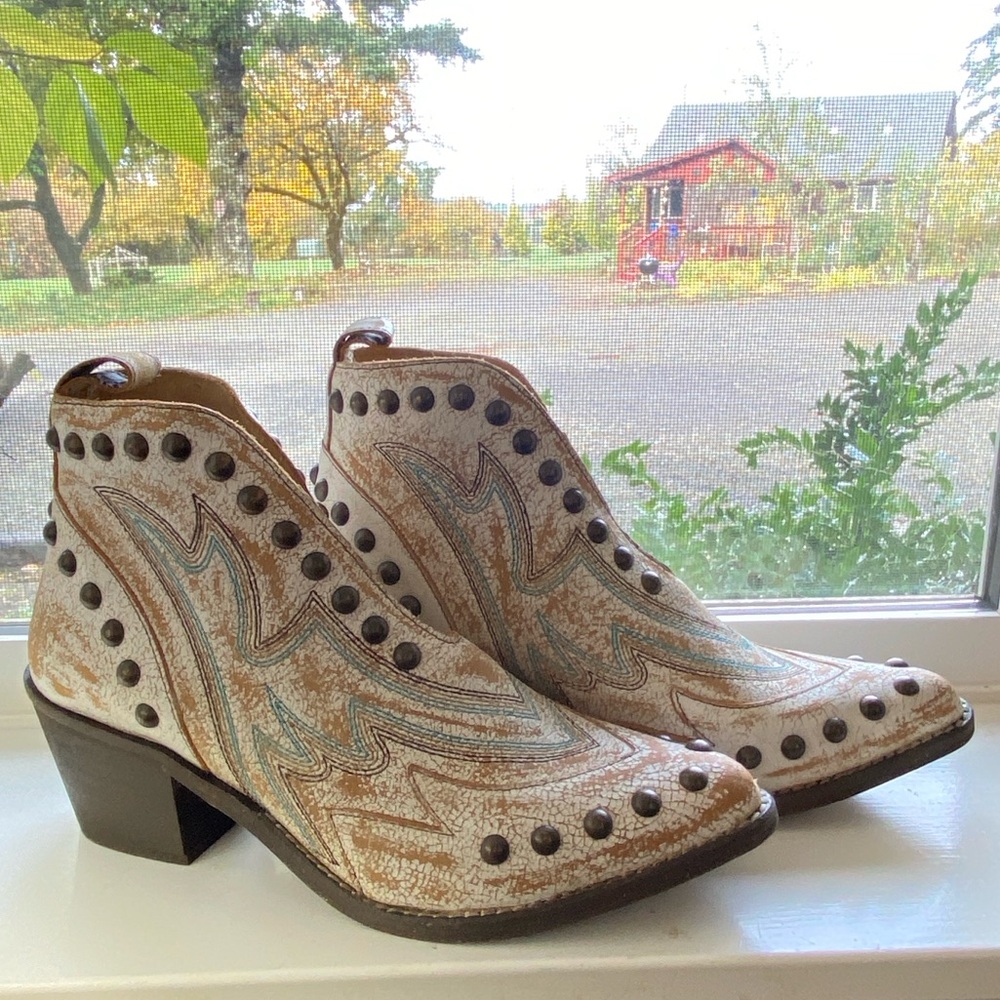 Circle G by Corral - Studded Western Ankle Boots - Cream and Brown